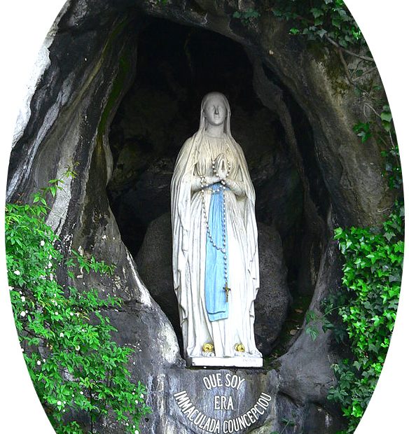 vierge marie dans la grotte Lourdes