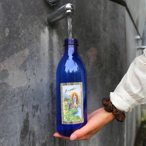 Bouteille plastique bleue Apparition de Lourdes avec 1L d'eau de Lourdes